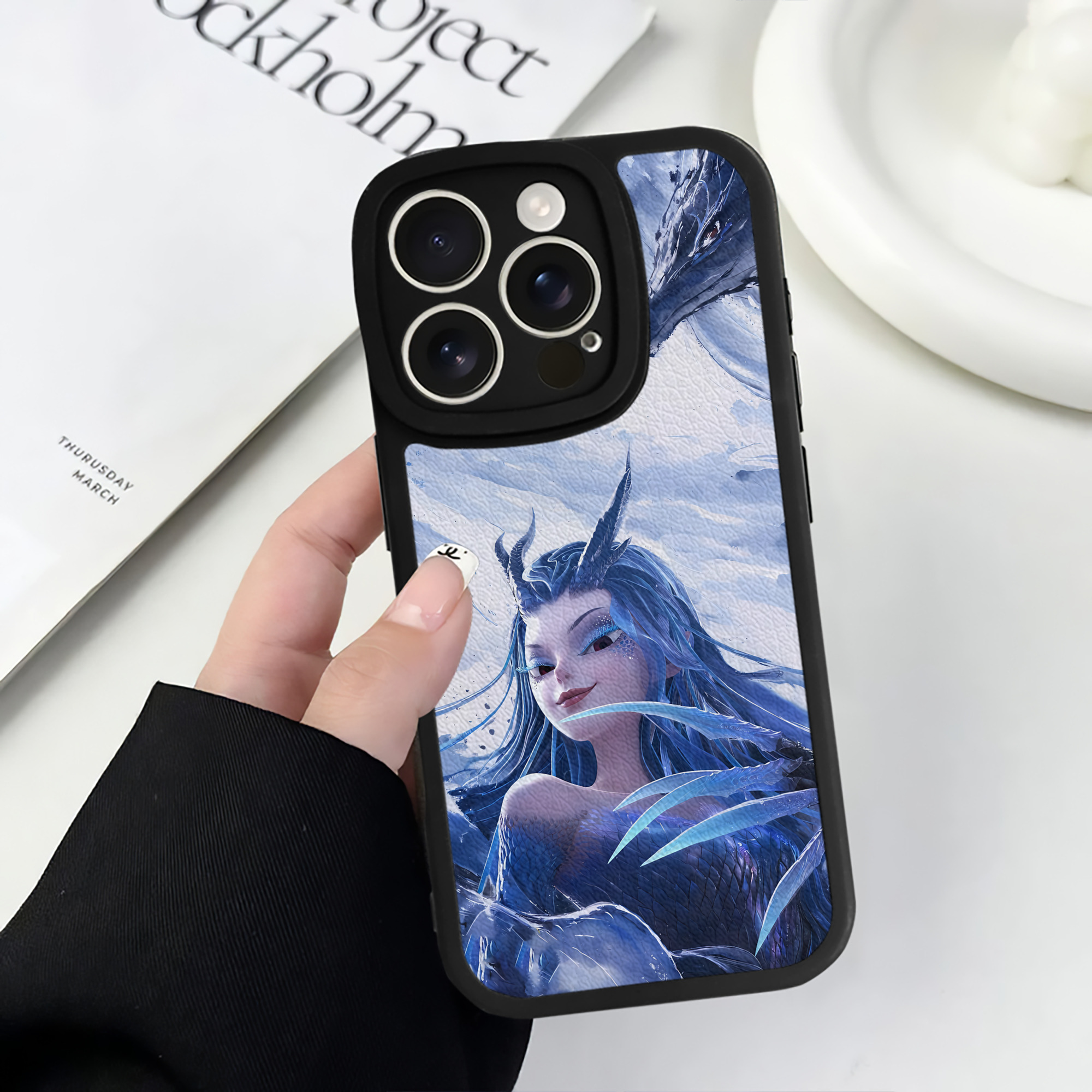 （画像用） Ne Zha 2 ナタ 魔童の大暴れ 【iPhone 16シリーズ対応】シリコンスマホケース（レザー調） 材質：シリコン